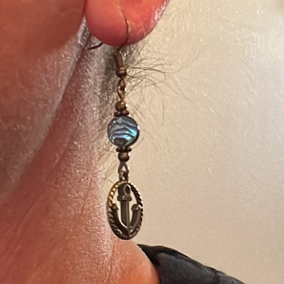 22092 Abalone Shell Earrings - Picture 4 of 4